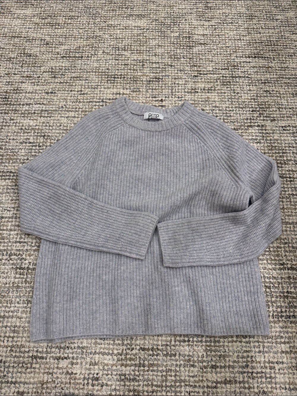 100% CASHMERE Light Gray Ribbed Crew Neck Cashmere sweater
